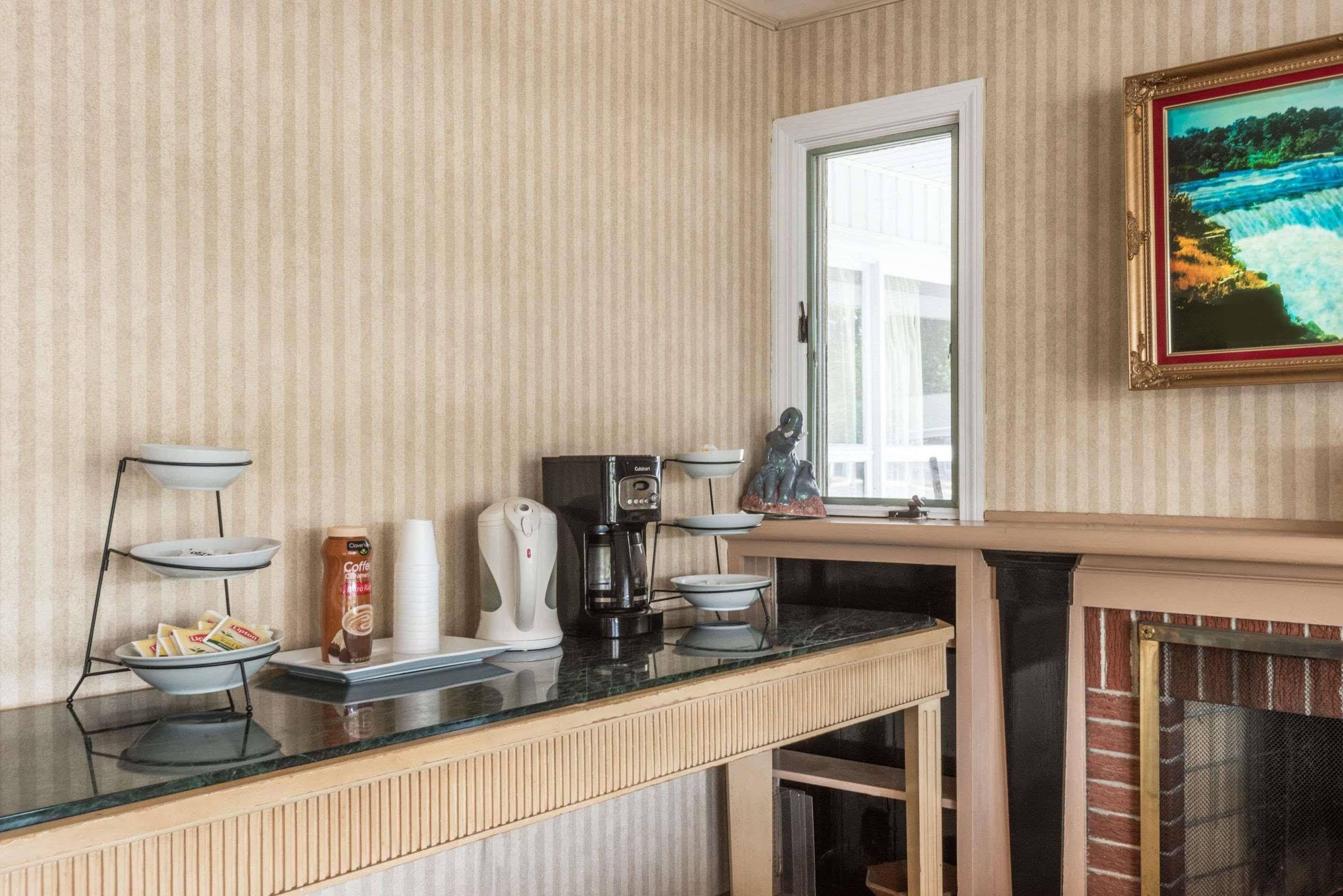 Elite Inn Moosup Екстериор снимка
